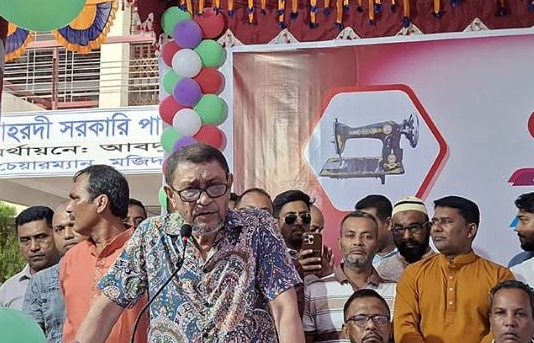 Govt to recruit 25,000 midwives to strengthen women’s healthcare: Sakhawat